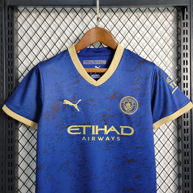 Kit Infantil Manchester City - Temporada 2023/24 - Edição Especial Ano Novo Chinês