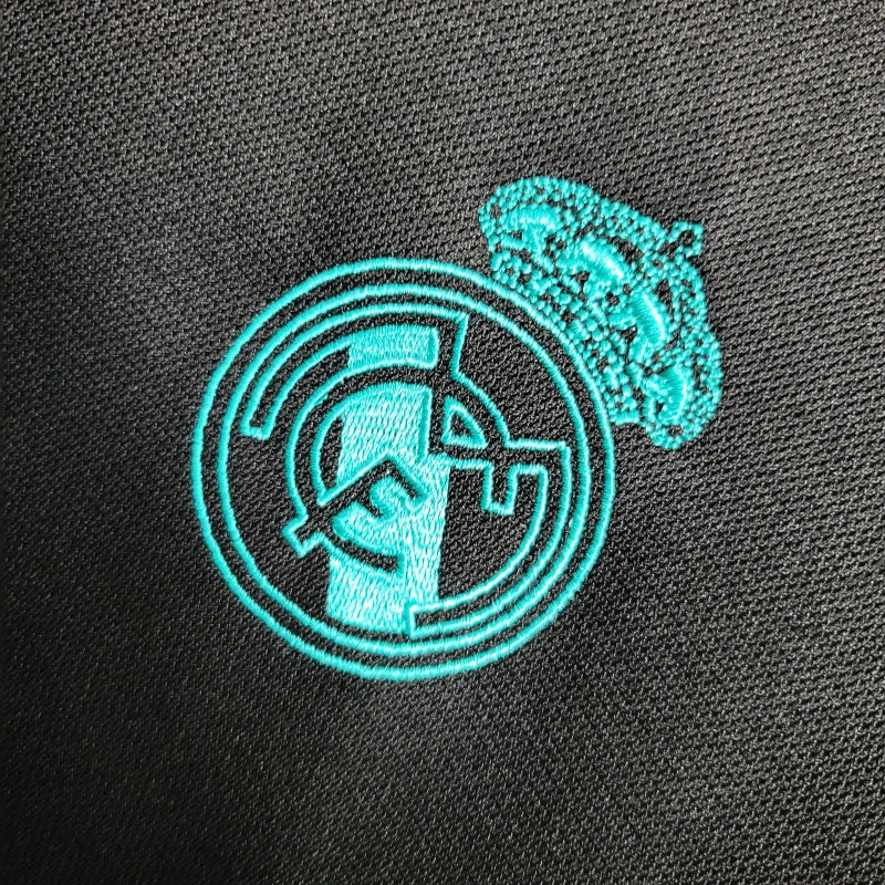 Retrô Manga Longa Real Madrid - Temporada 2017/18 - Away "Liga" (+ Quatro Patches)