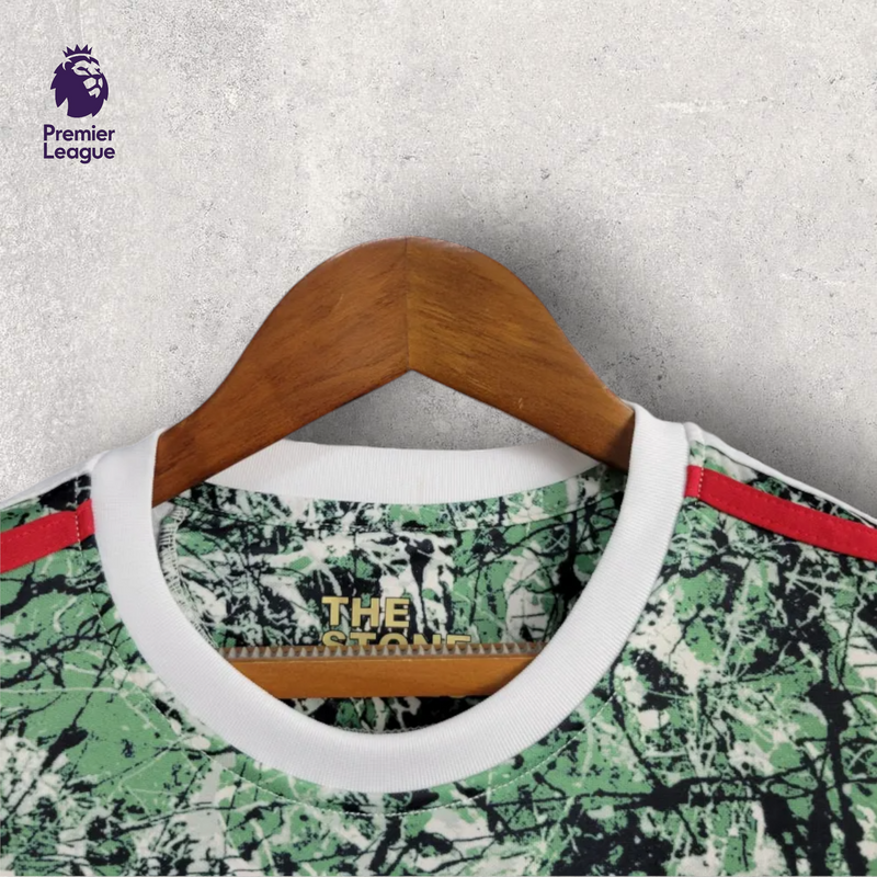 Kit Infantil Manchester United - Temporada 2023/24 - Edição Especial "Stone Roses"