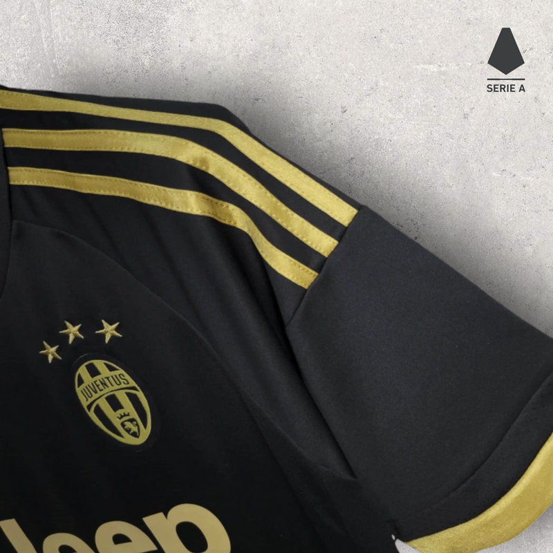 Retrô Juventus - Temporada 2015/16 - Uniforme III